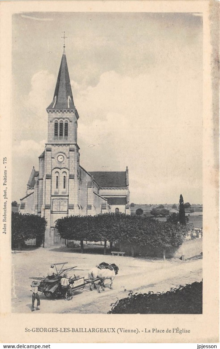 VIENNE  86  SAINT GEORGES LES BAILLARGEAUX - LA PLACE DE L'EGLISE - AGRICULTURE, MOISSONNEUSE-LIEUSE