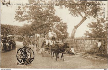 CPA VIETNAM - Les cercuils sont transportés (61303)