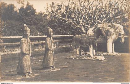 Vietnam - HUE - Statues - CARTE PHOTO