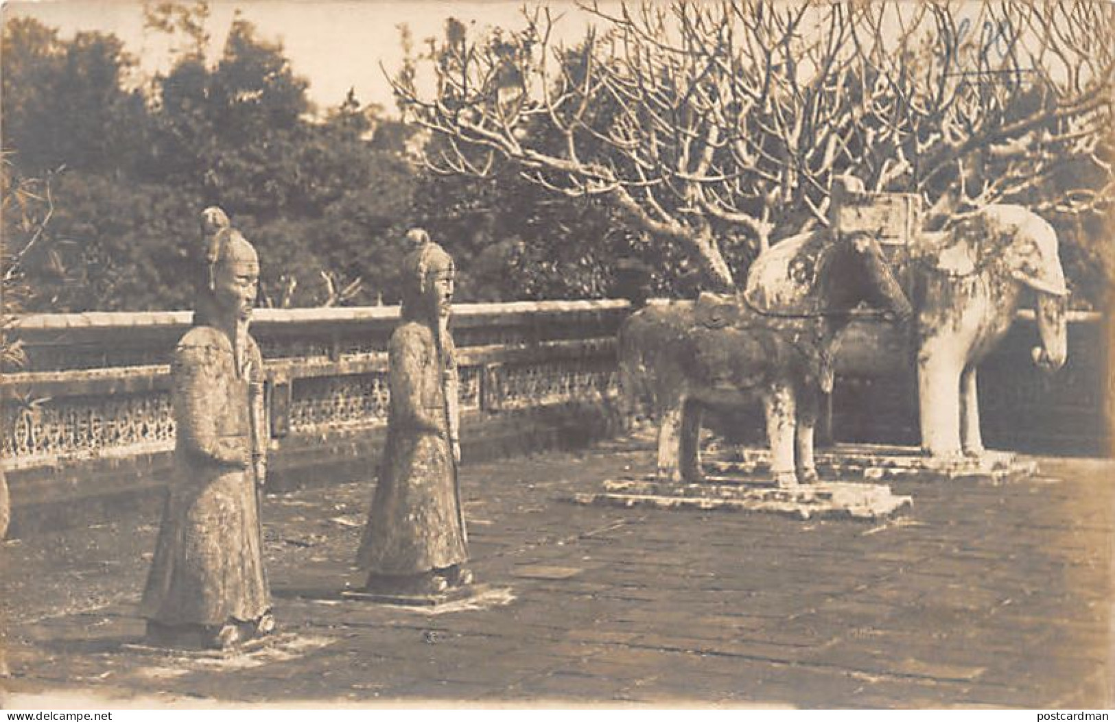Vietnam - HUE - Statues - CARTE PHOTO