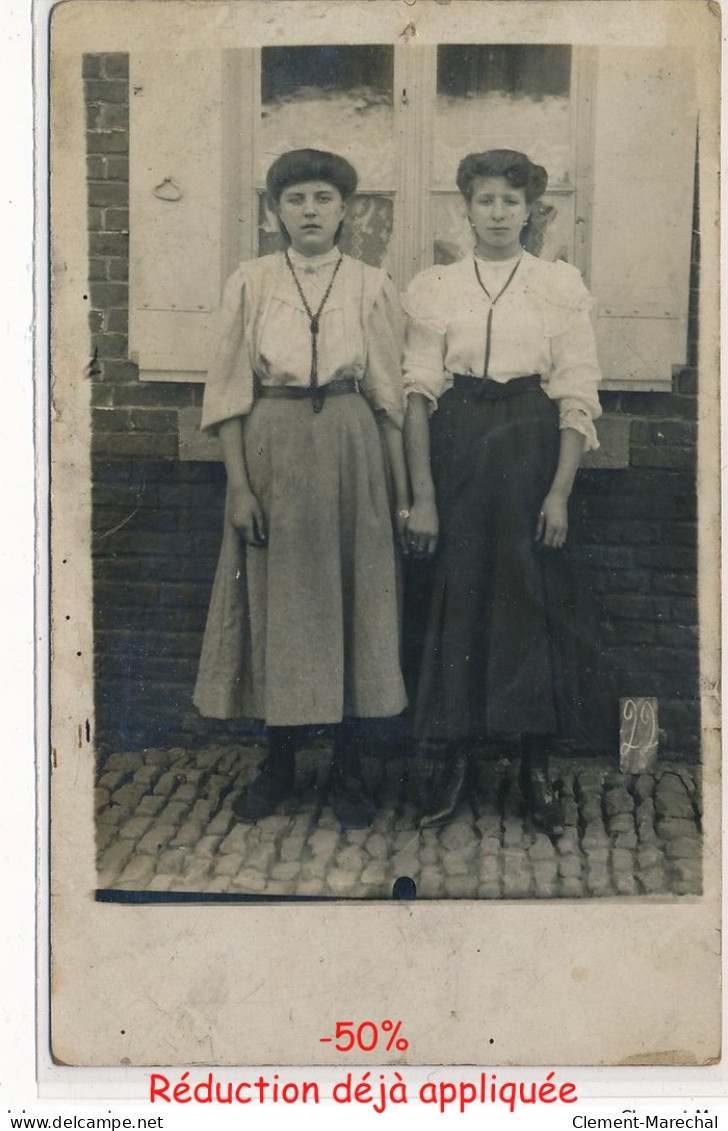 VIEUX CONDE : 2 femmes - etat