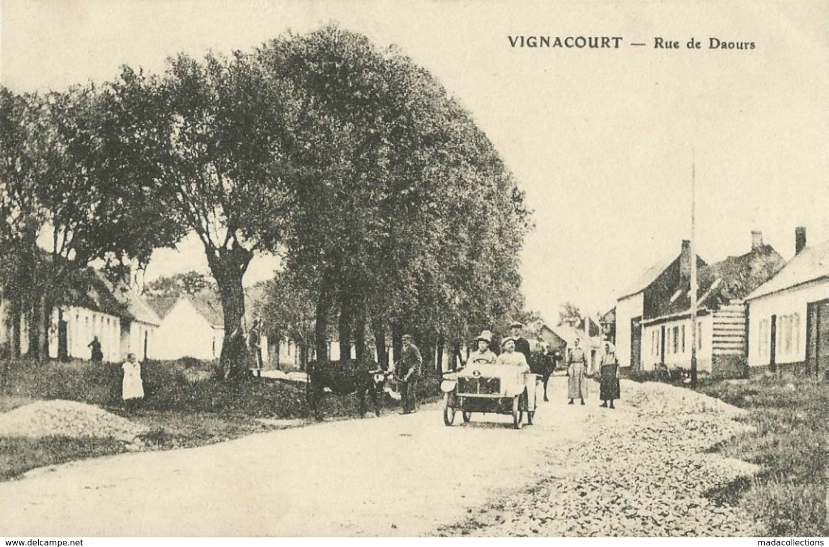 VIGNACOURT   (80.Somme) La rue de Daours