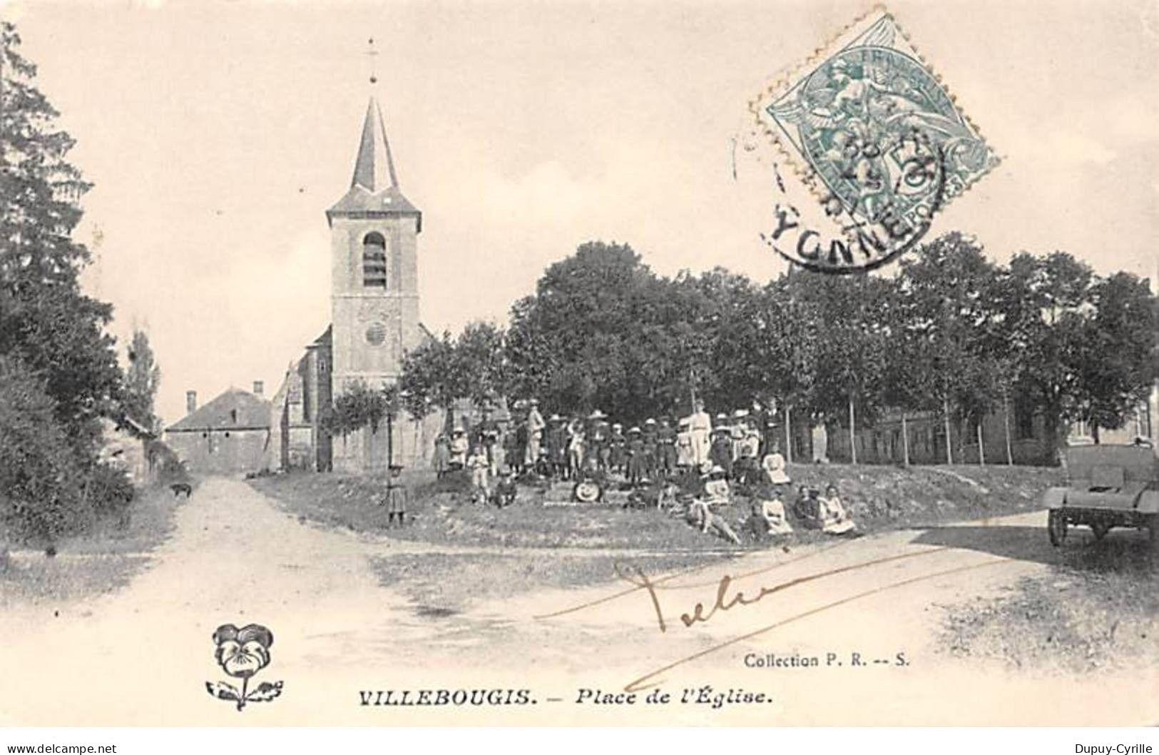 VILLEBOUGIS - Place de l'Eglise - très bon état