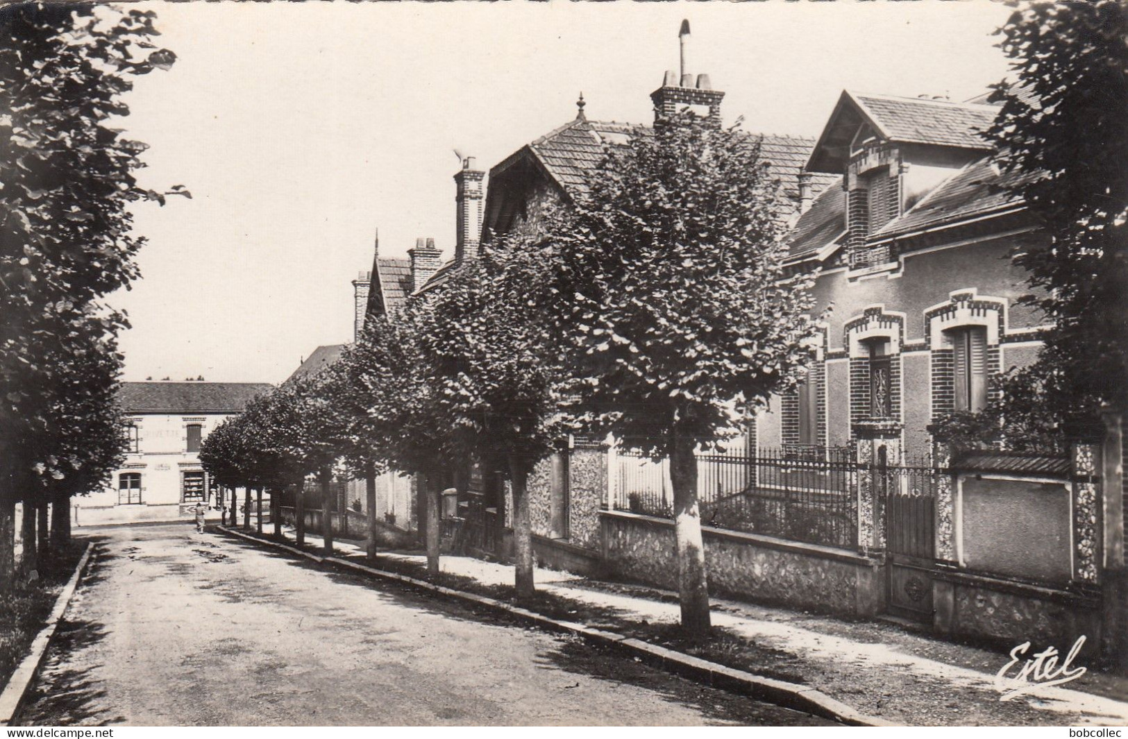 VILLEMEUX-sur-EURE (Eure et Loir)): Boulevard de la Gare