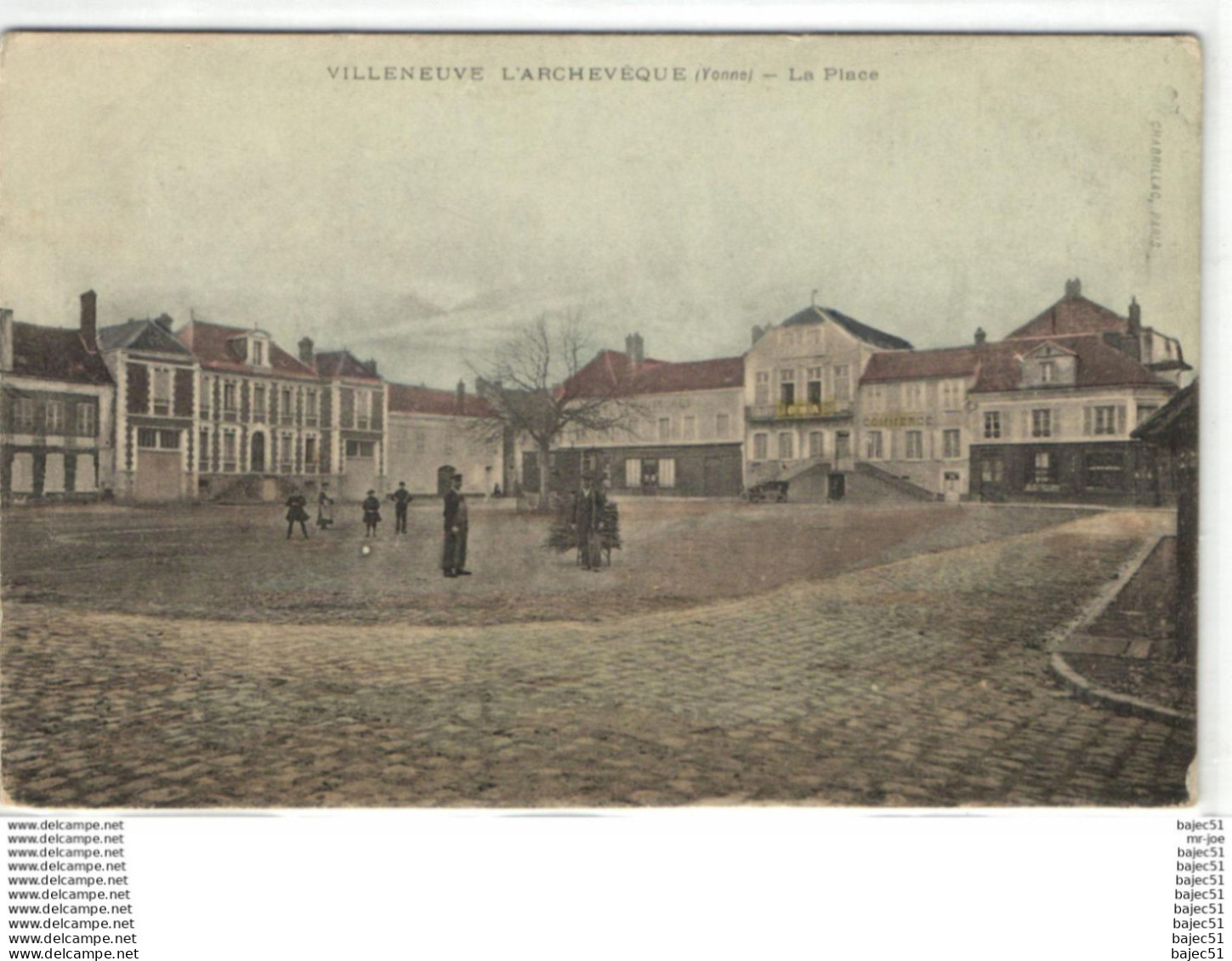 Villeneuve l'Archevêque - la place