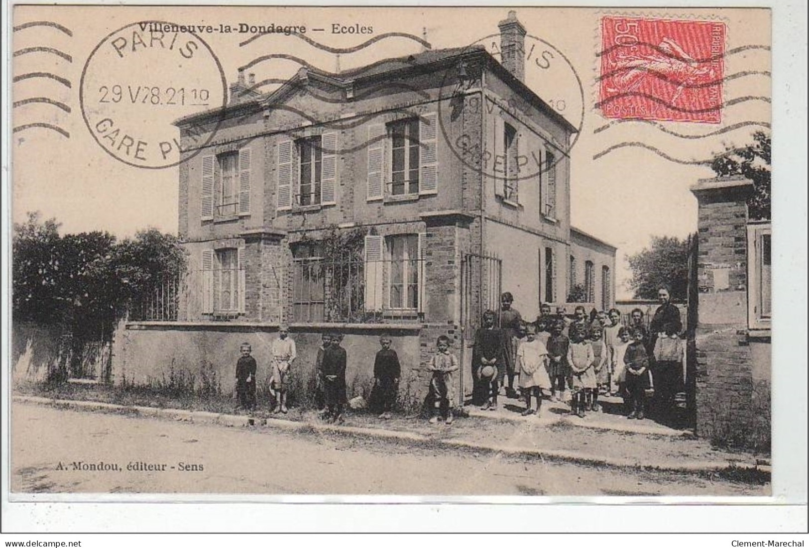 VILLENEUVE LA DONDAGRE : écoles - très bon état