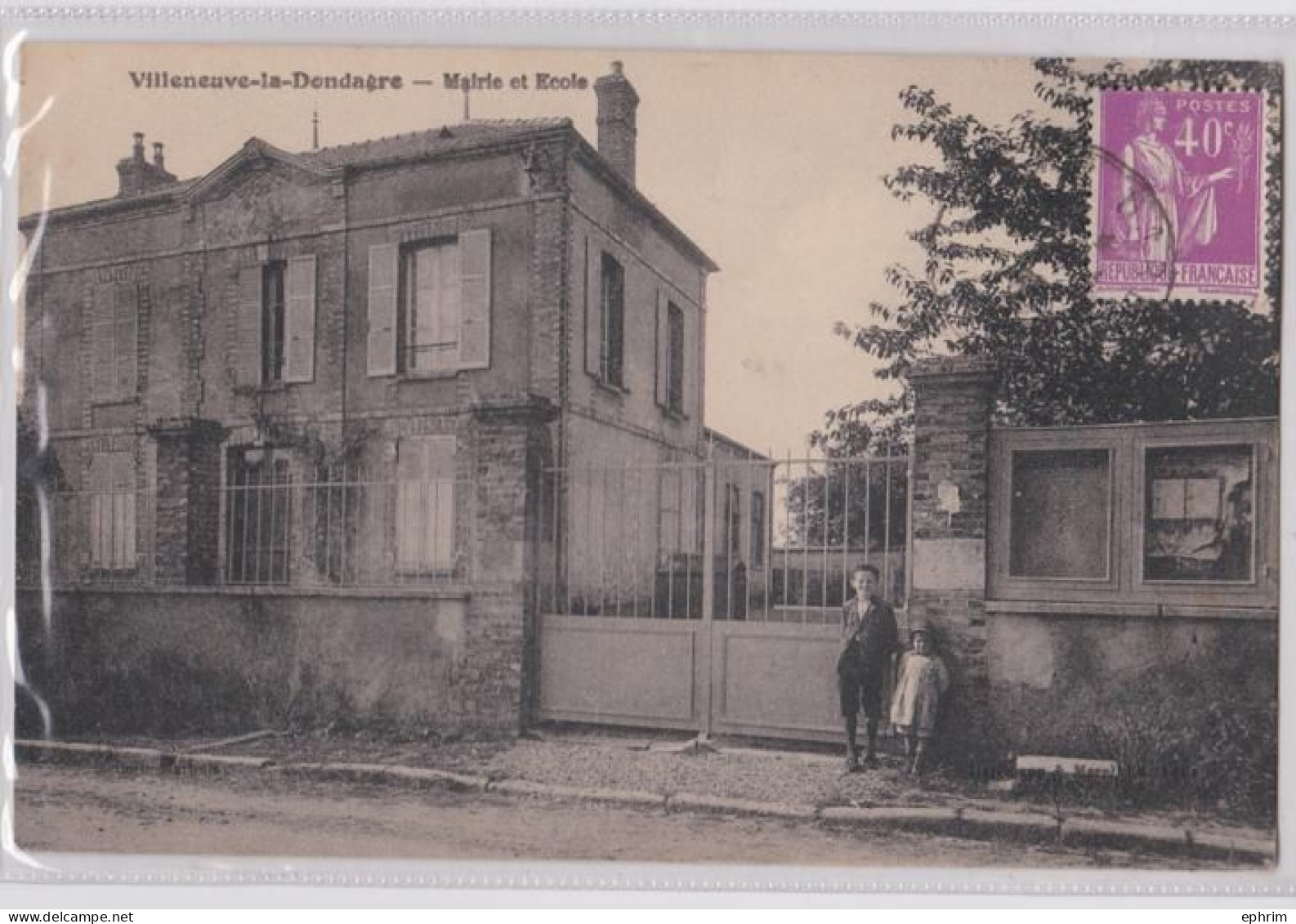 Villeneuve-la-Dondagre Mairie et Ecole