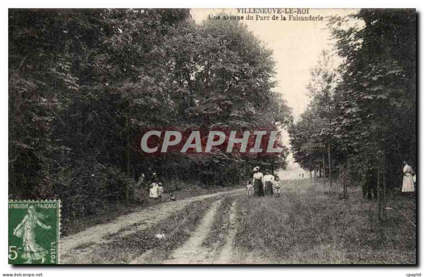 Villeneuve le Roi CPA Une avenue du parc de la faisanderie