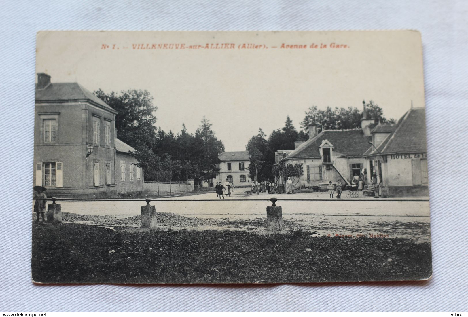 Villeneuve sur Allier, avenue de la gare, Allier 03