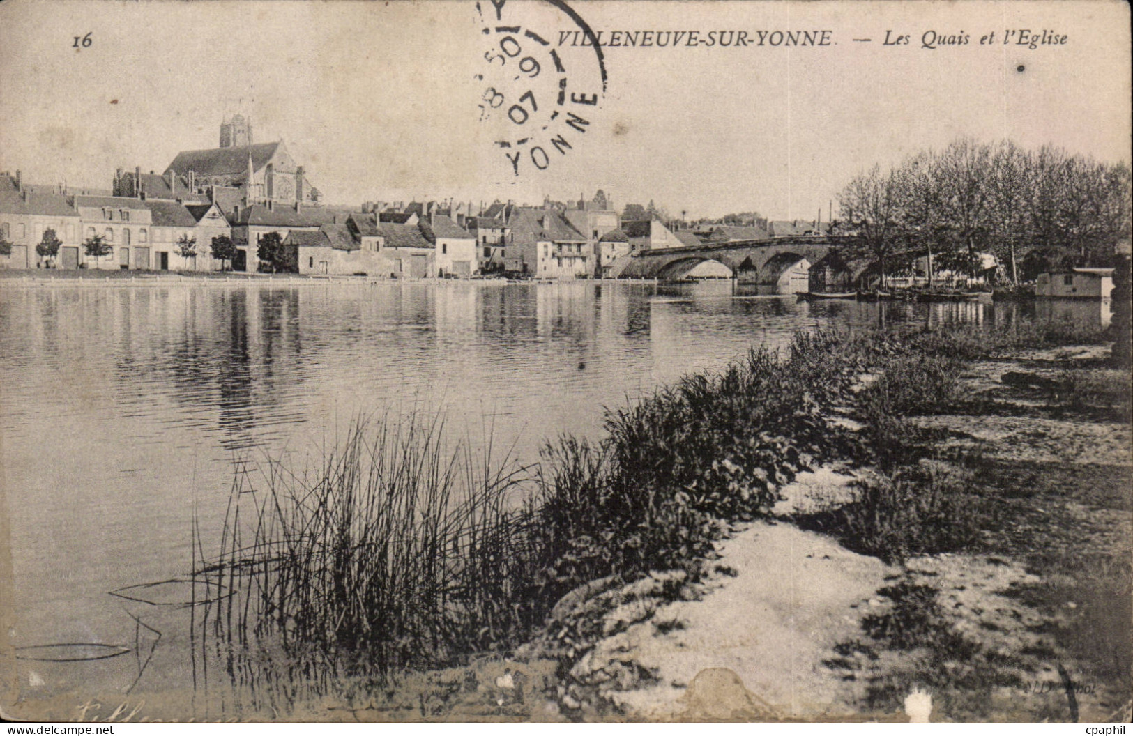 Villeneuve sur Yonne - Les Quais et l Eglise - CPA