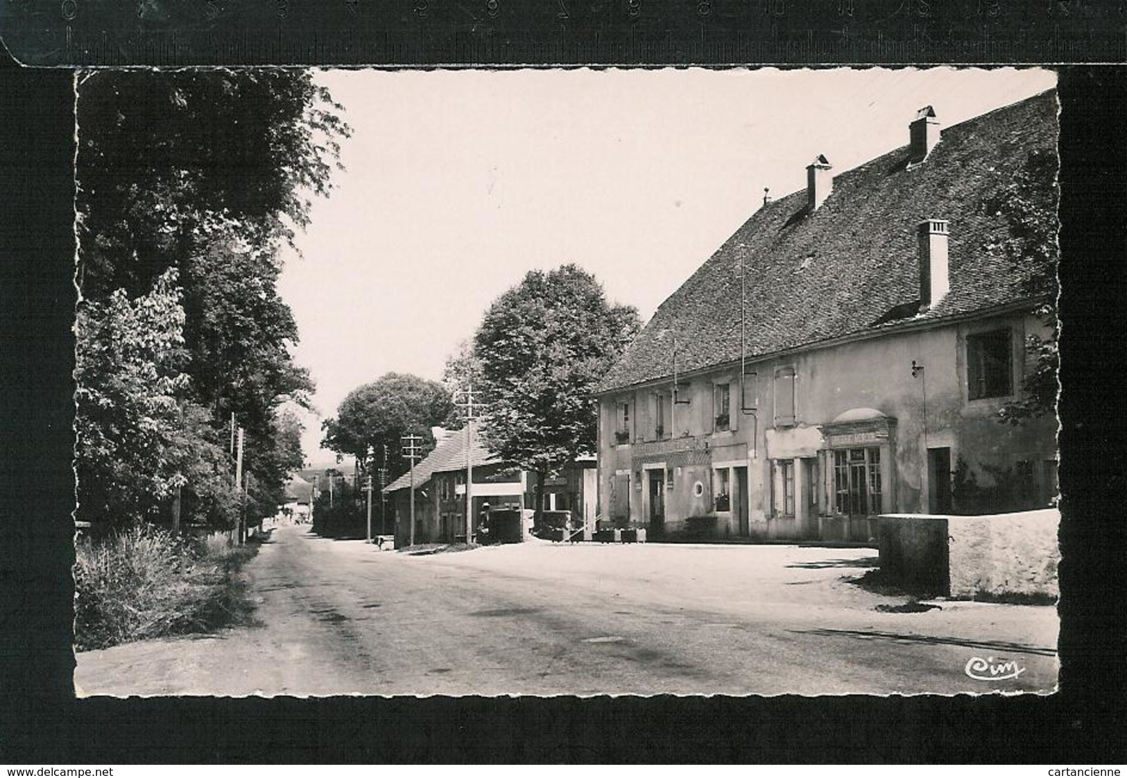 VILLERS FARLAY - Grande rue