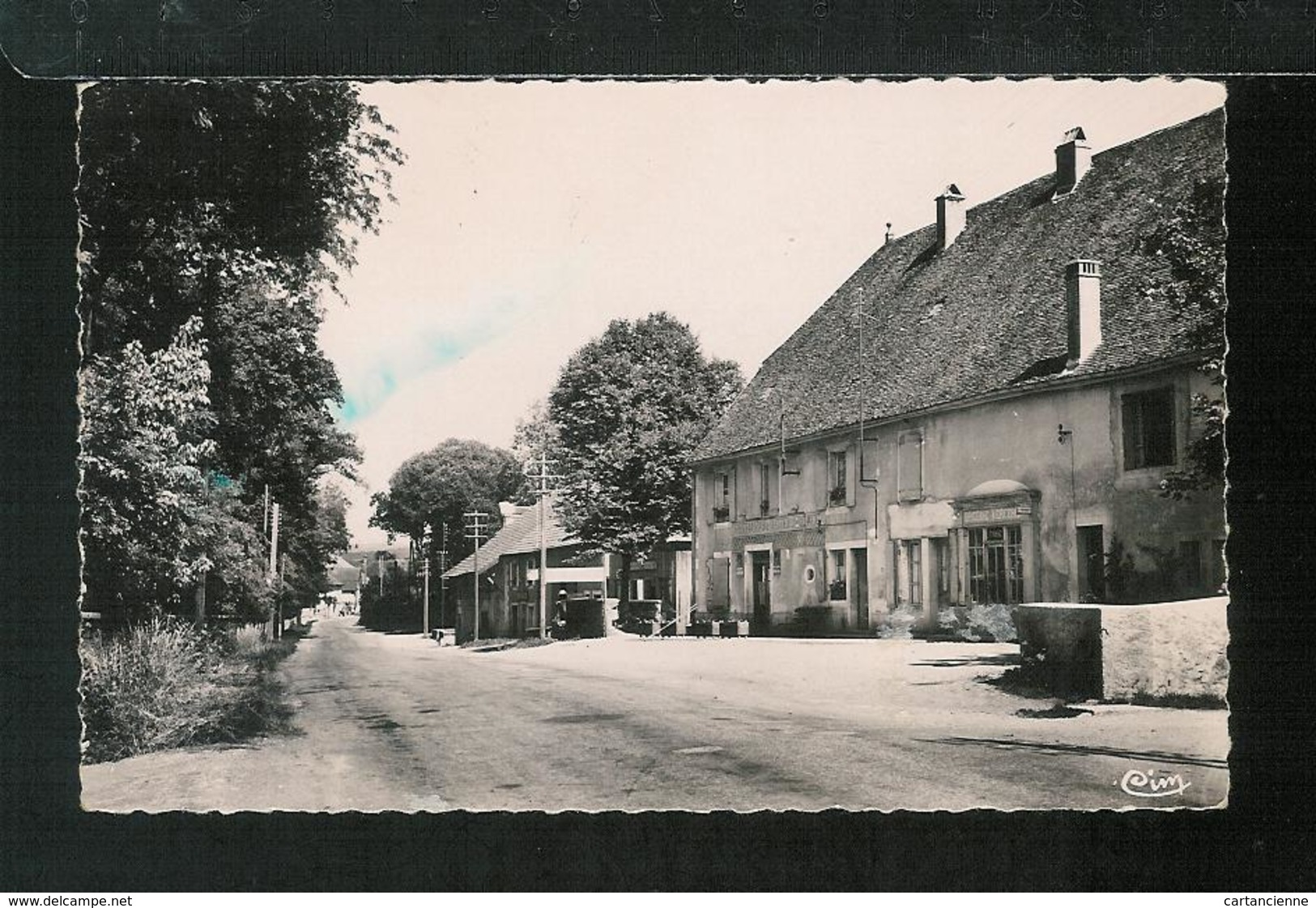 VILLERS FARLAY - Grande rue