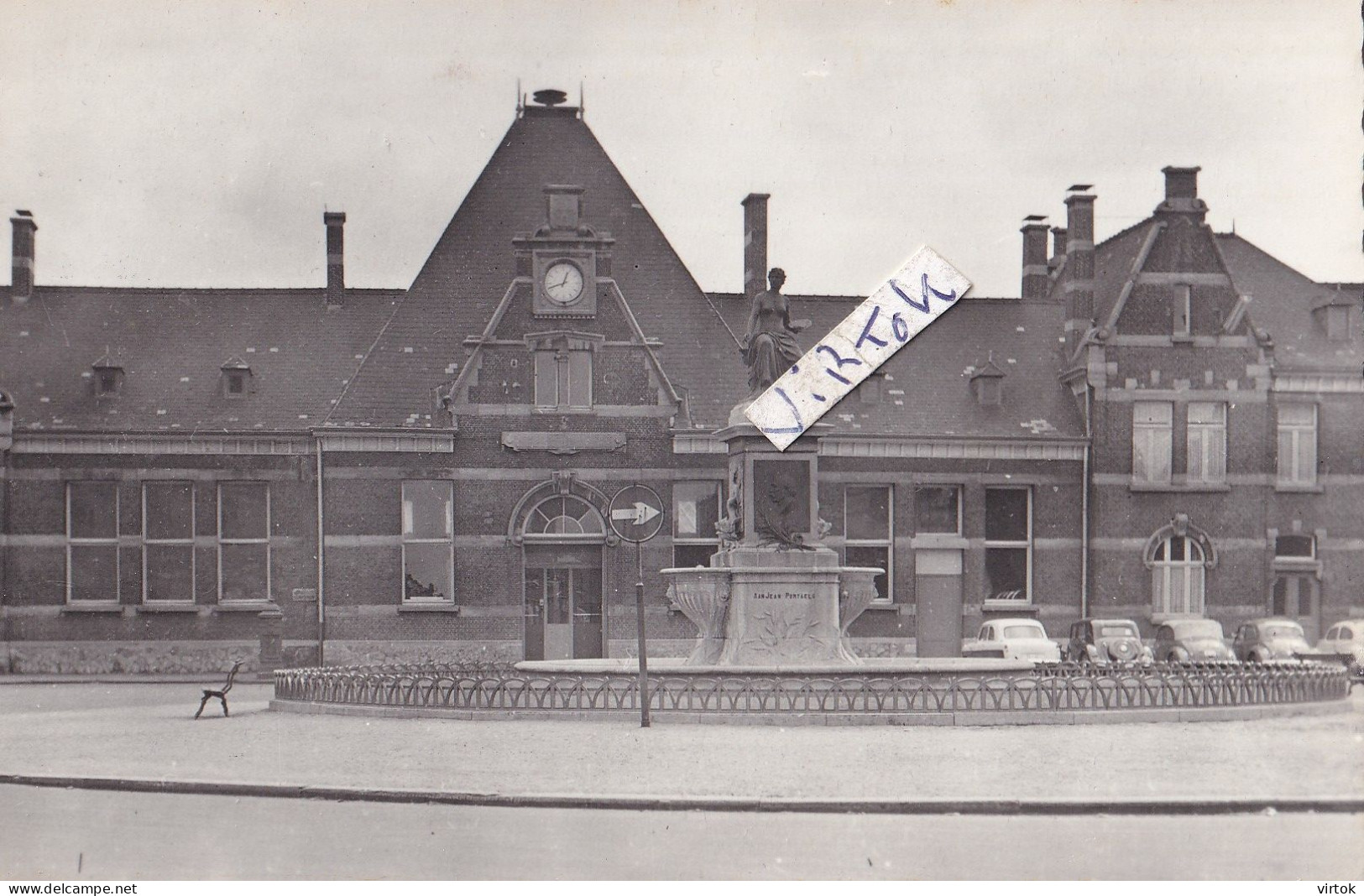 Vilvoorde :  station - gare             old cars