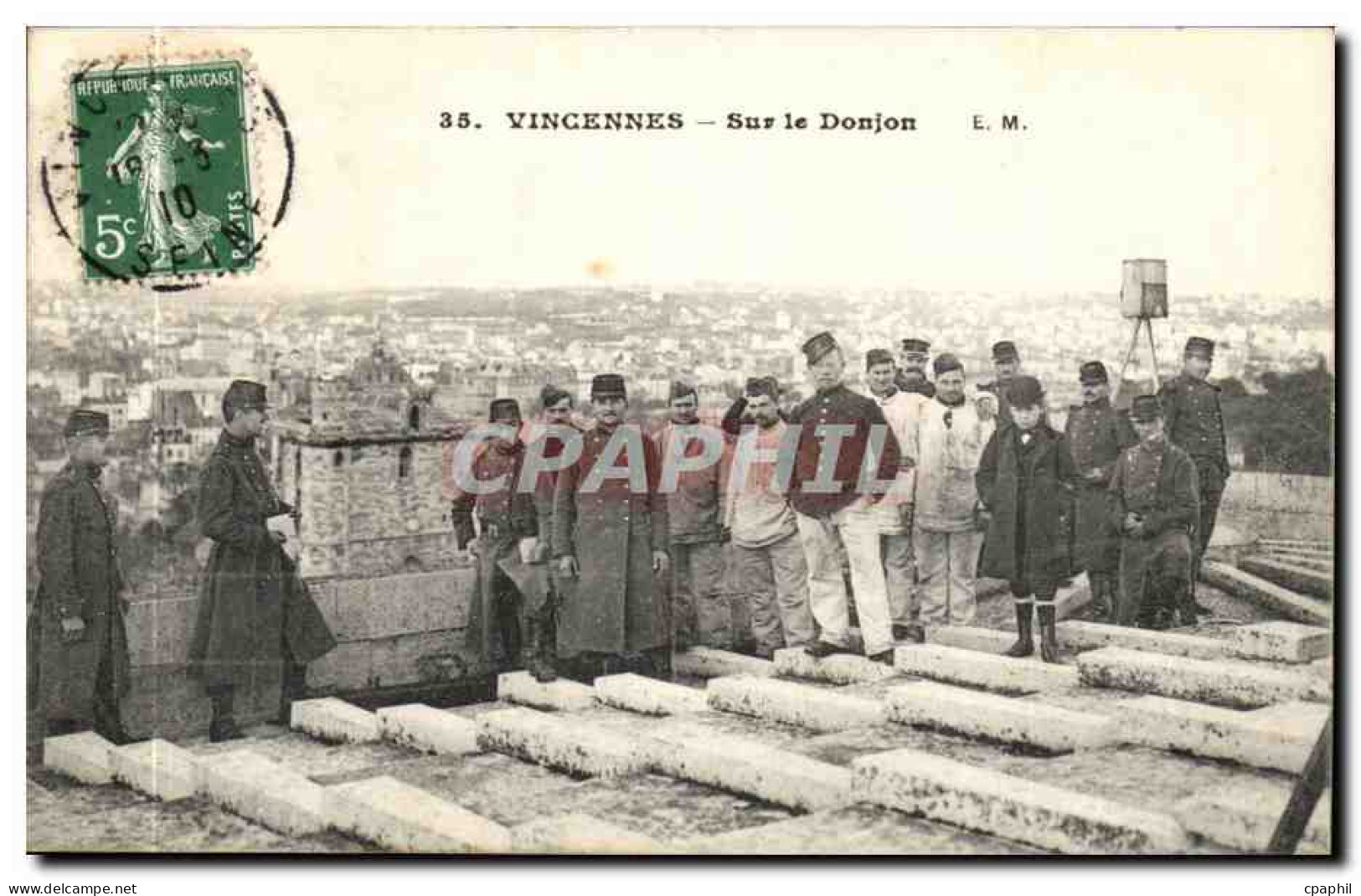 Vincennes- Sur le Donjon-CPA