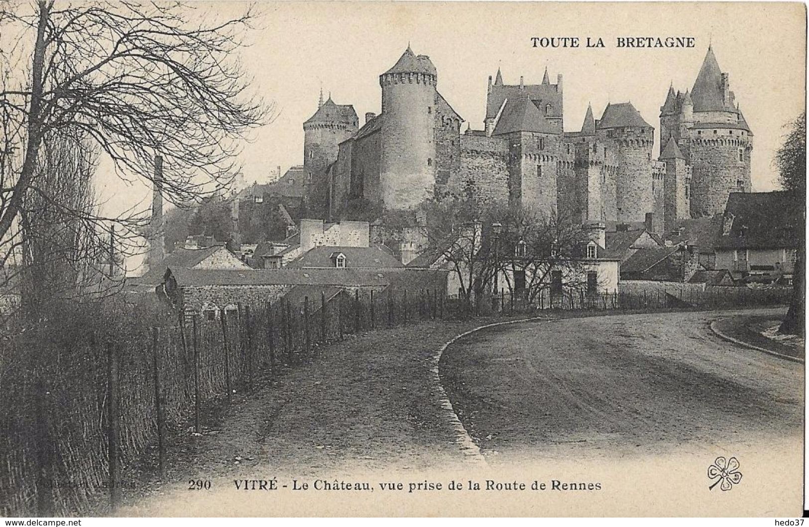 Vitré - Le Château vue prise de la Route de Rennes
