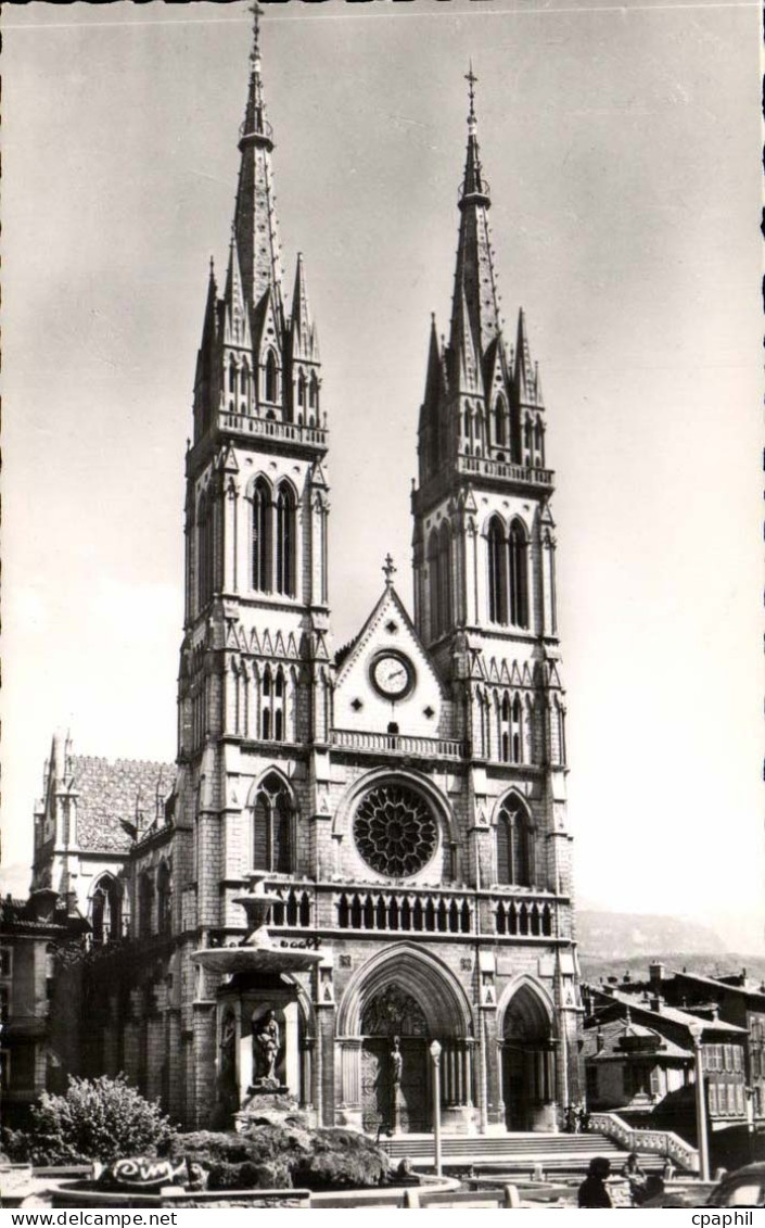 Voiron CPM La cathedrale Saint Bruno