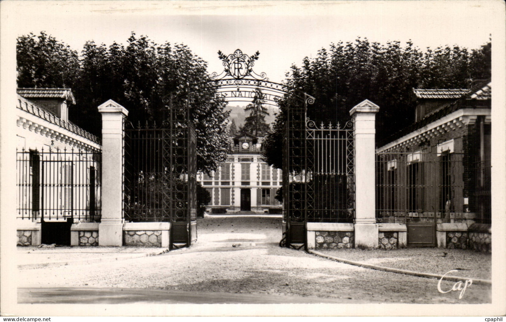 Voiron - Entree de l'Ecole Nationale - CPA