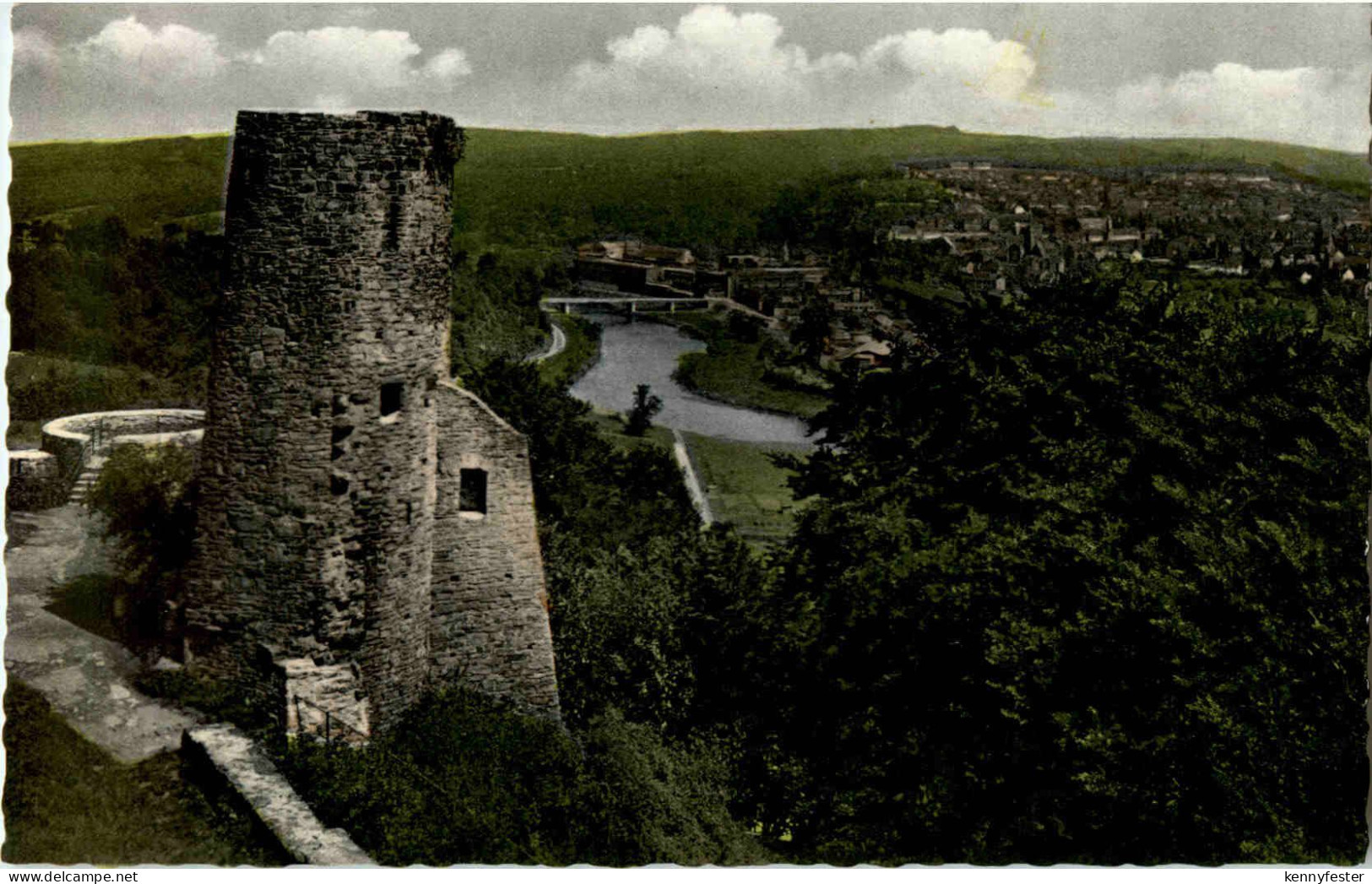 Volmarstein an der Ruhr - Burgruine mit Ruhrtal und Wetter
