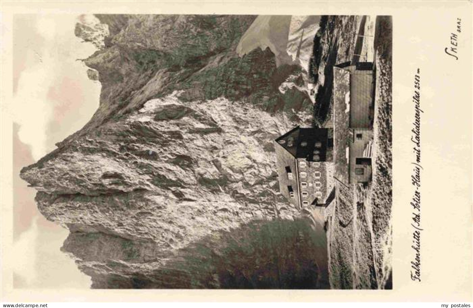 Vomp Tirol AT Falkenhuette mit Lalidererspitze Karwendelgebirge