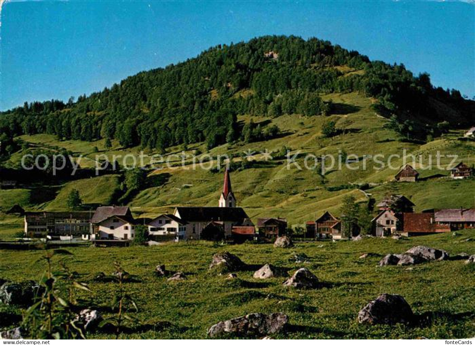 Vorderthal Dorfblick mit Spitzberg