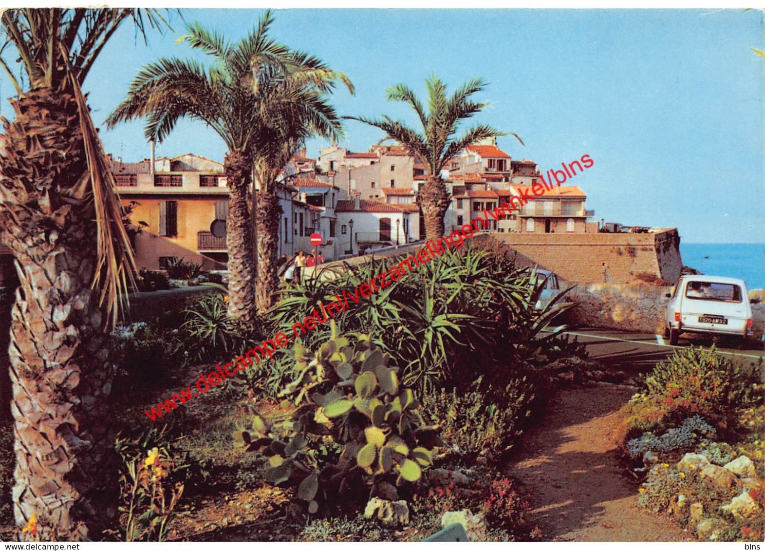 Vue générale de la Vieille Ville - Antibes - (6) Alpes Maritimes