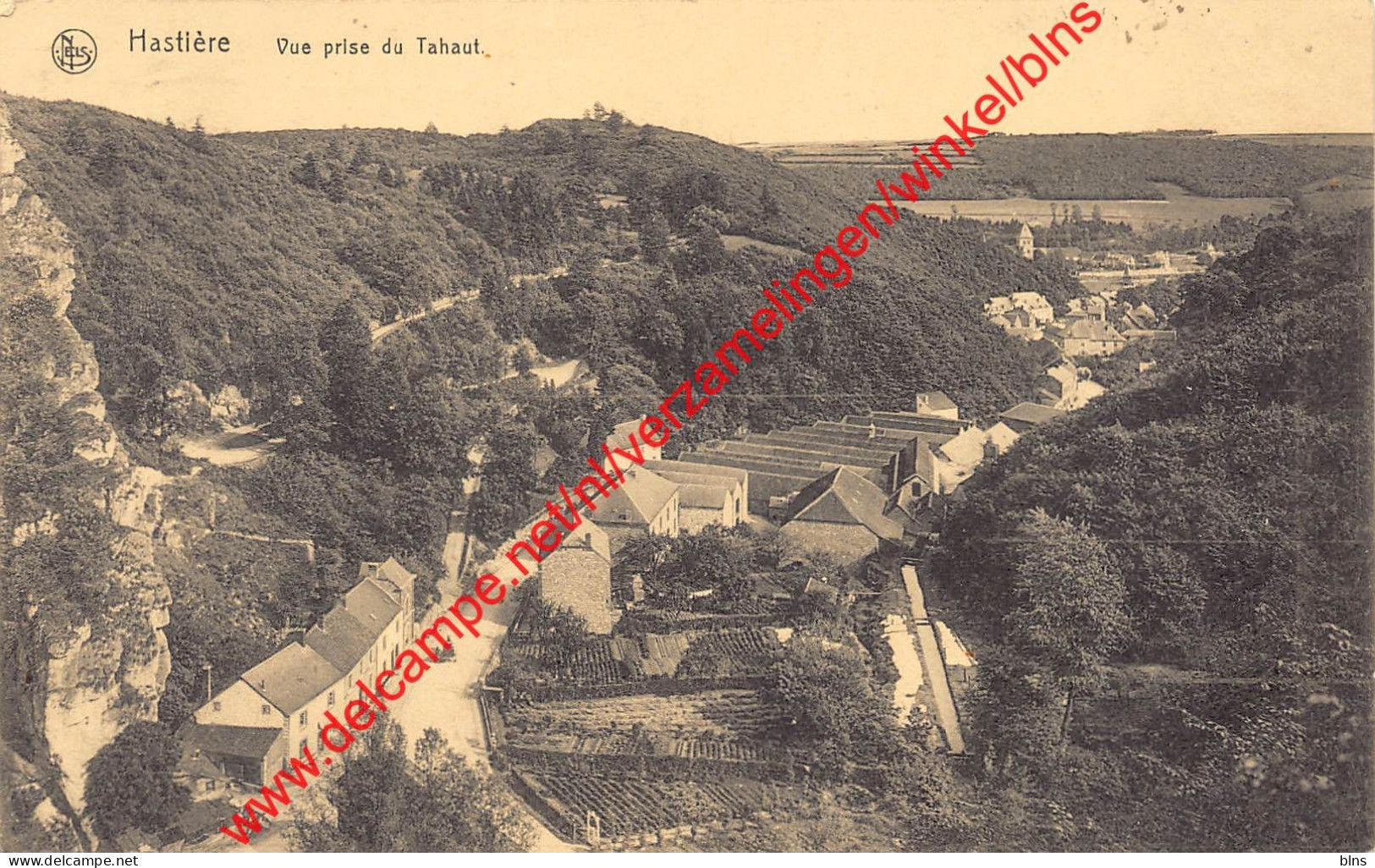 Vue prise du tahaut - Hastière