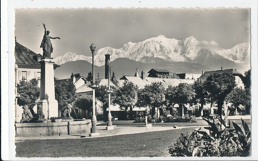W 14 / CPSM   SALLANCHES (74)   PLACE CHARLES ALBERT