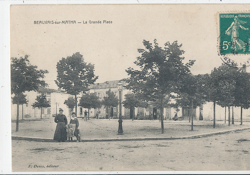 W 252 /CPA BEAUVAIS SUR MATHA (17)  LA GRANDE PLACE