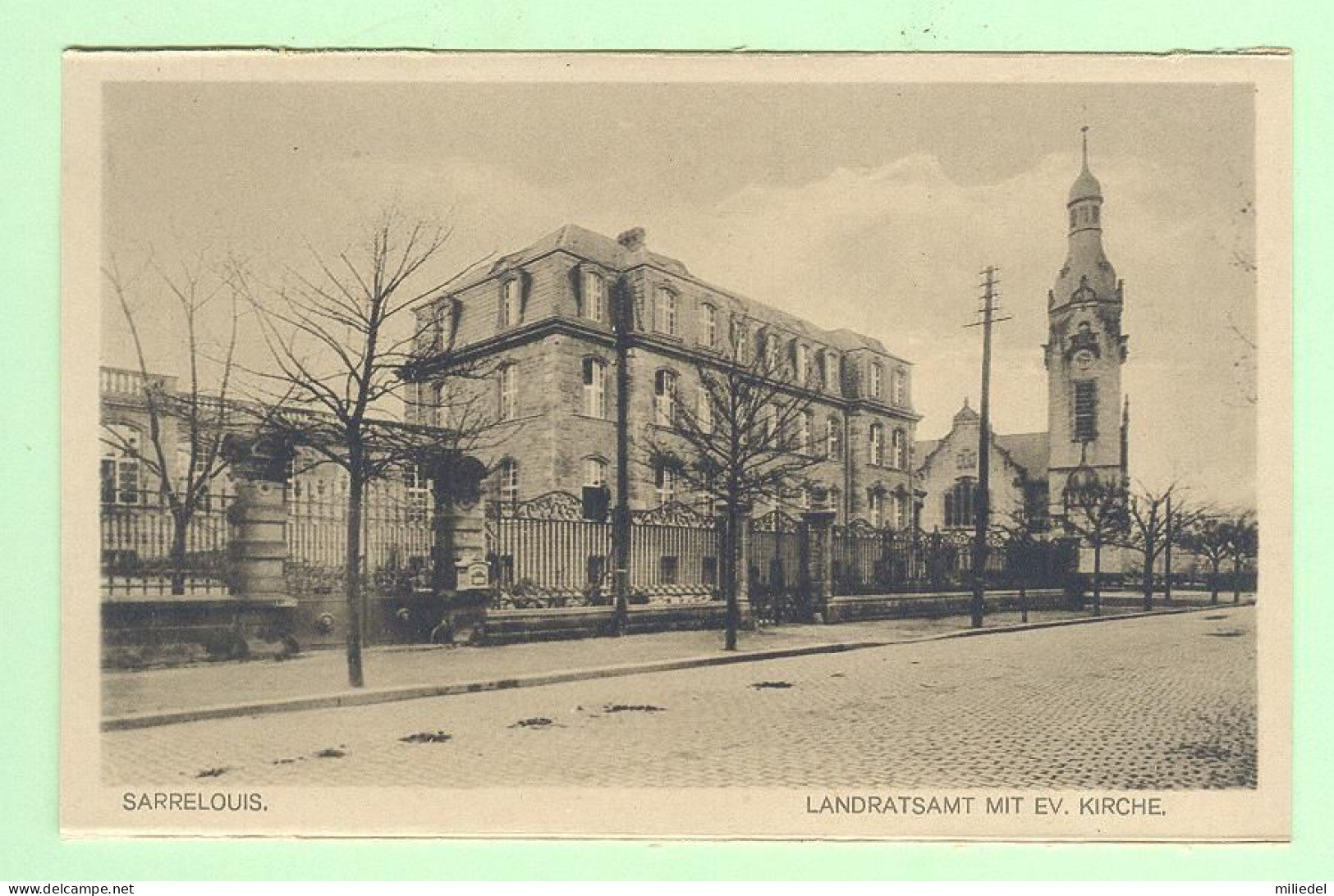 W1489 - ALLEMAGNE - SARRELOUIS - Kreis Saarlouis - Landratsamt mit ev. Kirche