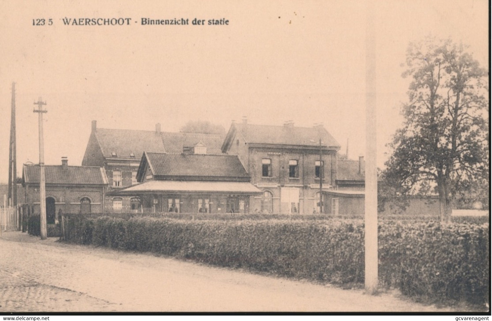 WAARSCHOOT    BINNENZICHT DER STATIE