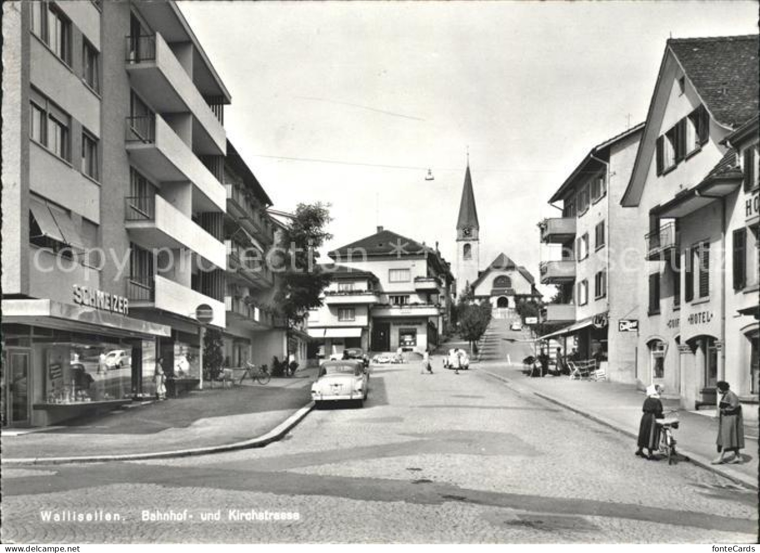 Wallisellen Bahnhof und Kirchstrasse Autos