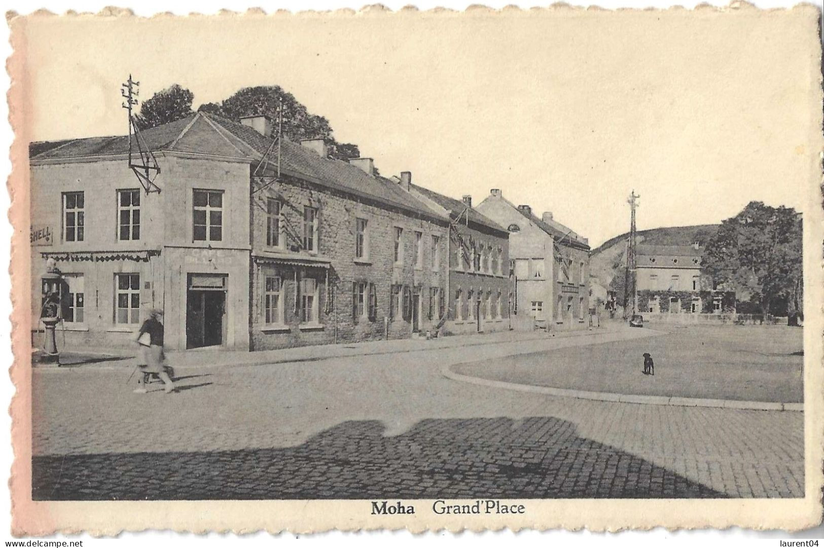 WANZE. ENVIRONS DE HUY. MOHA.  GRAND PLACE. ANIMATION. POMPE A ESSENCE..jpg