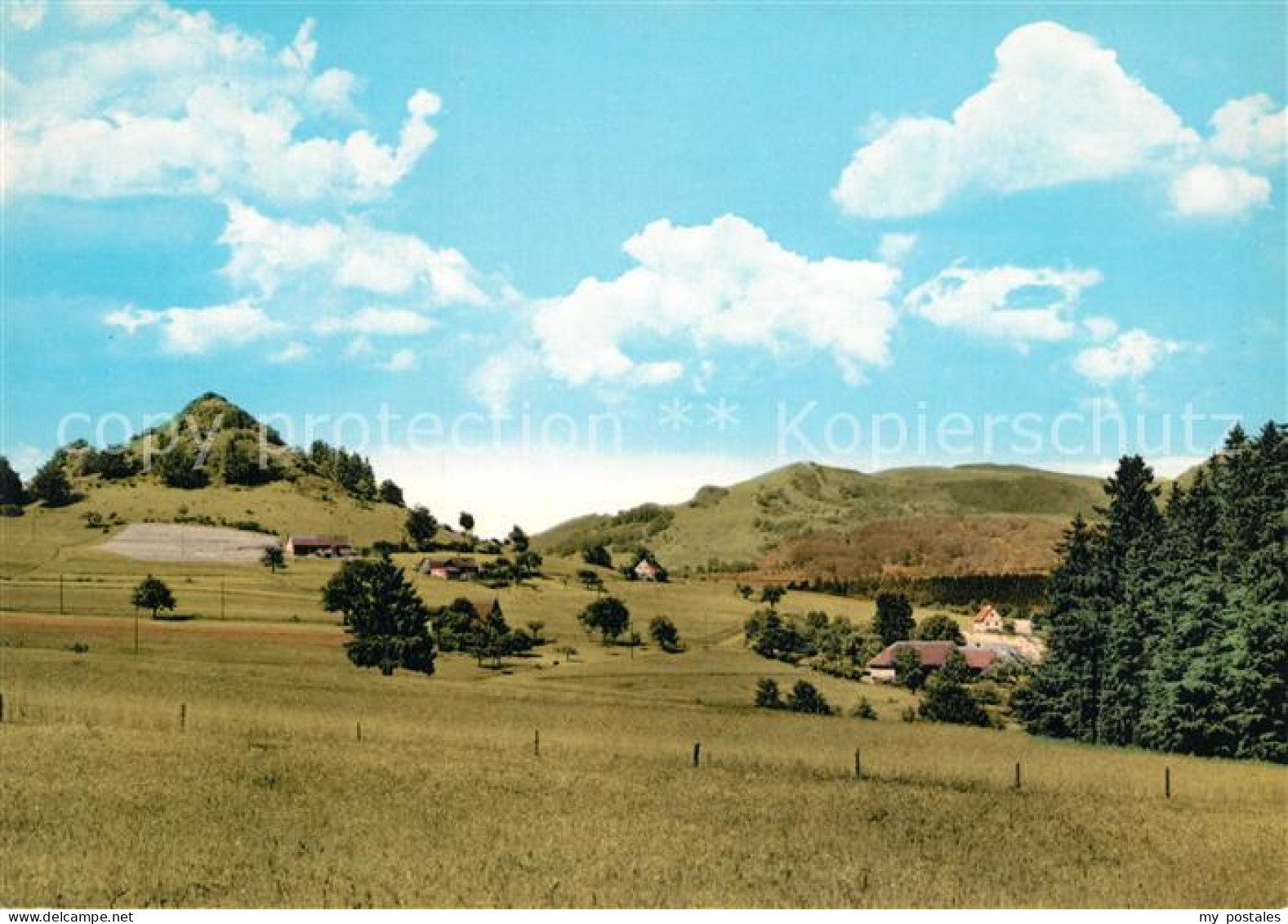Wasserkuppe Rhoen Landschaftspanorama Naturpark Rhoen Wachtkueppel Pferdskopf