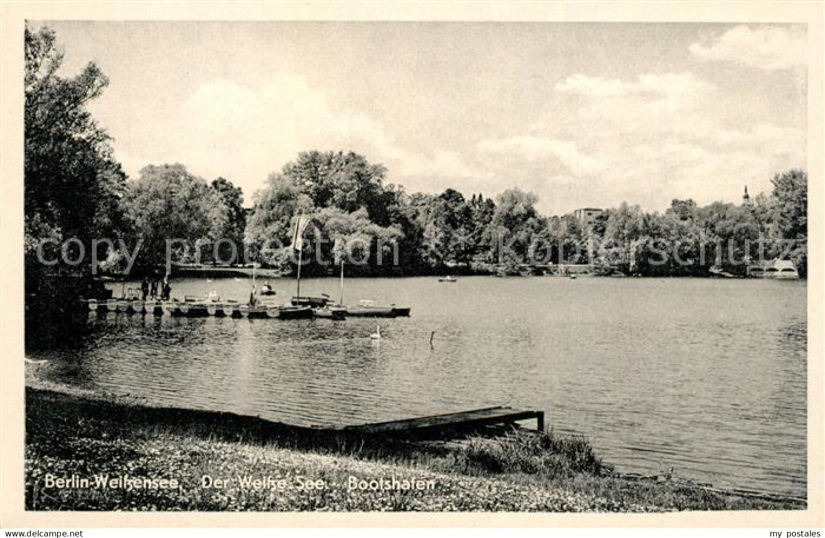 Weissensee Berlin Uferpartie am Weissensee Bootshafen