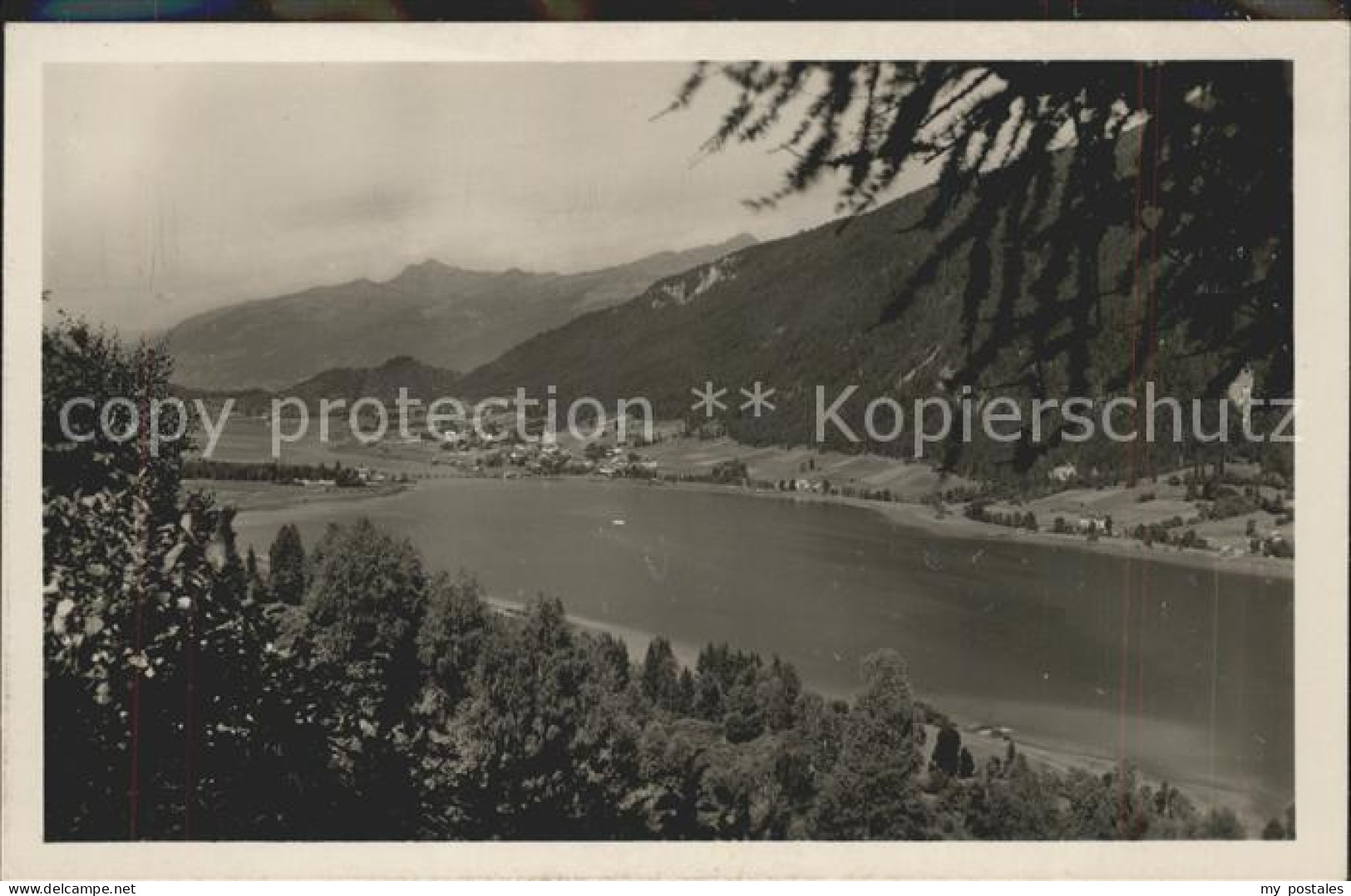 Weissensee Kaernten Seepanorama