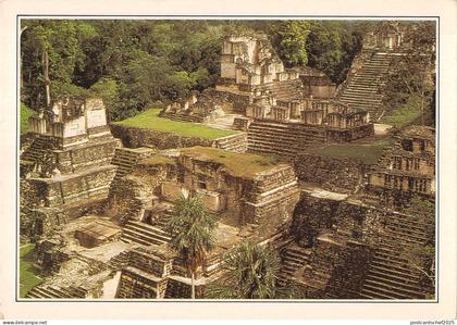 BT5934 Guatemala Tikal de oude metropolis van de maya    Guatemala