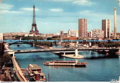 D131519 Paris 537 Le Pont de Grenelle Statue de la Liberte la Tour Eiffel et lho