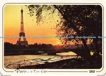 D141999 Paris La Tour Eiffel Iris 668 Coucher de soleil sur la Tour Eiffel et la