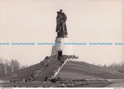 D276471 Sowj Ehrenmal Berlin Treptow