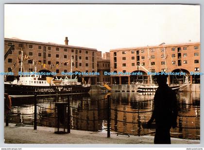 D328549 England. Liverpool. Merseyside Maritime Museum. Albert Dock. Beric Tempe