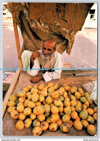 L353955 Oman. Mango Seller. Namara Publications Limited