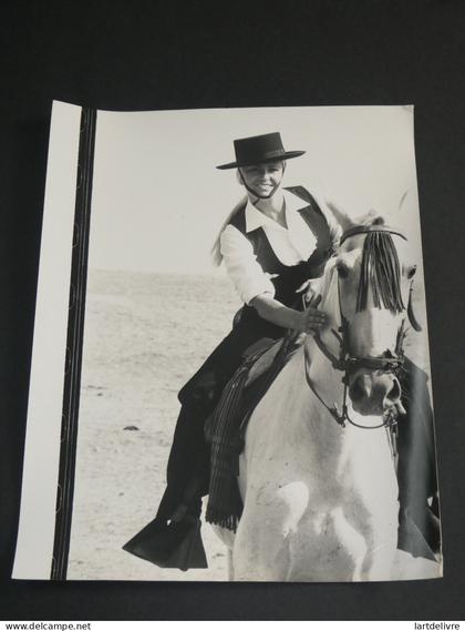Photographie noir et Blanc années 70/80 STERN Hambourg Femme Toréador