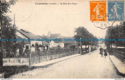 R133854 Courtenay. la Rue des Ponts. 1922