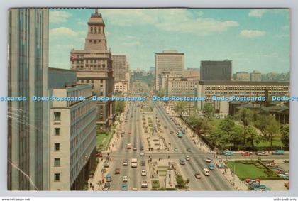 R781246 Toronto. Canada. University Ave. Metro Toronto News. Traveltime