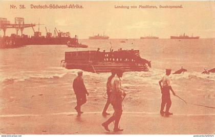 B8743 Namibia Swakopmund Landung von Maultieren