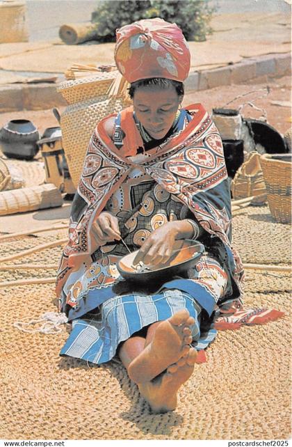 BG9313 swaziland at one of the swazi markets women threads beads types folklore