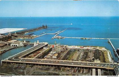 BG9466 outer drive link bridge and lake front chicago usa