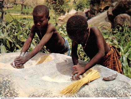 Br45076 Camerun Mokolo petites et coyrageuses children enfants cameroon