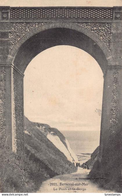 C002 France, Berneval-sur-Mer vintage postcard