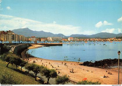 D222331 Saint Jean de Luz La Baie de St Jean de Luz les Plages Au Fond les Pyren